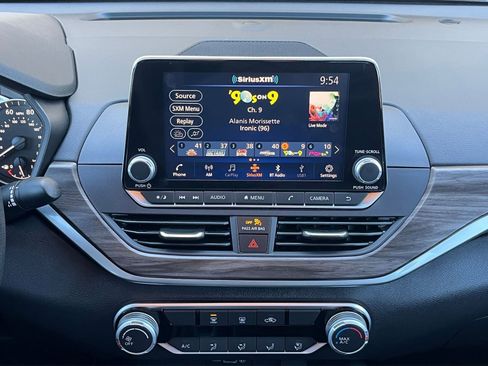 Used 2025 Nissan Altima 2.5 SV image 17