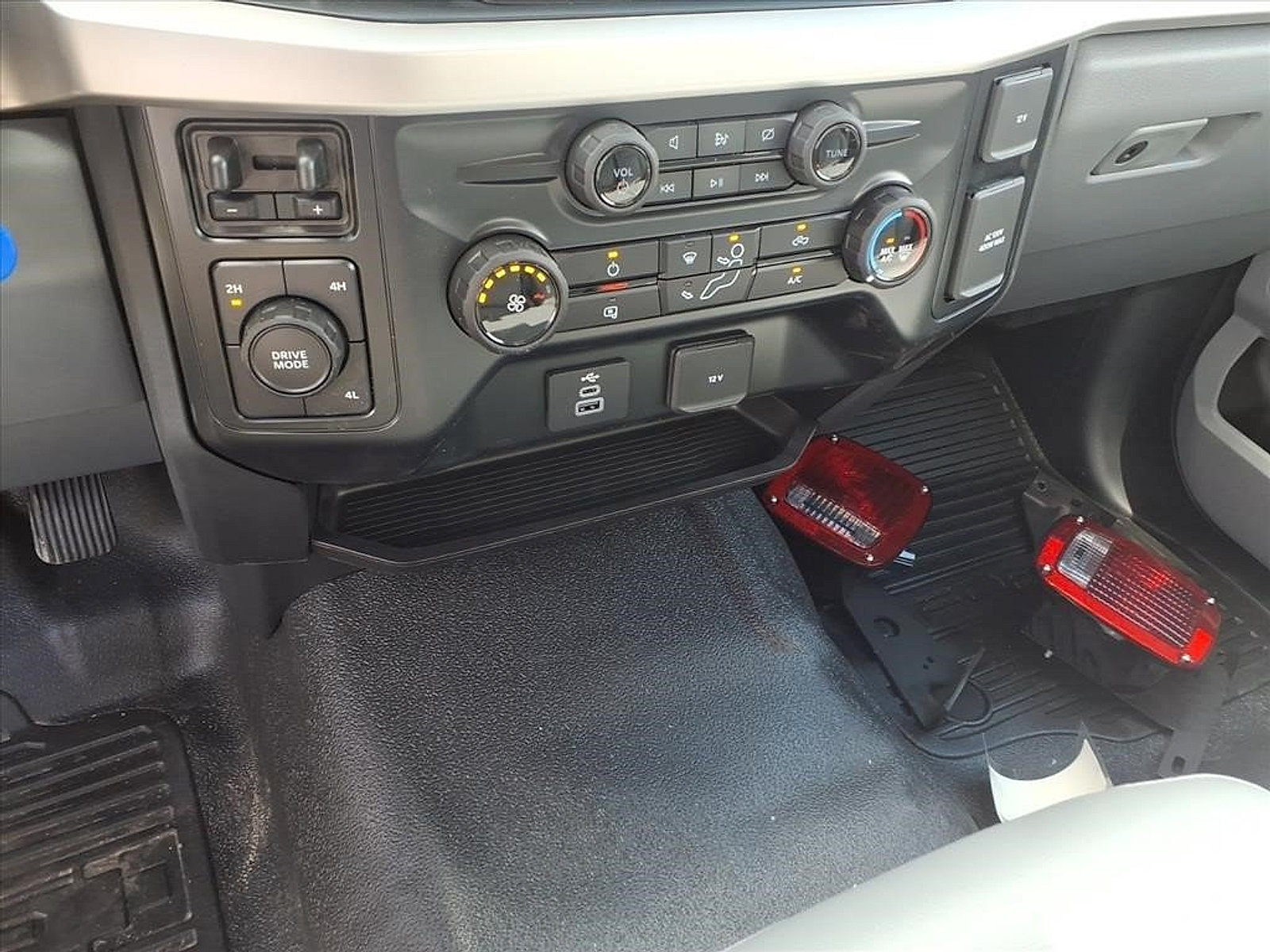 New 2024 Ford F550 4x4 Regular Cab Super Duty image 9