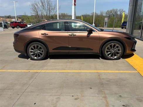 Used 2025 Toyota Crown Limited w/ Advanced Technology Package AWD/4WD image 15