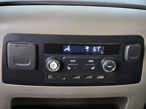 Used 2019 Chevrolet Suburban LT image 13