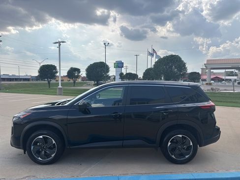 Used 2024 Nissan Rogue SV image 5