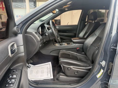 Used 2018 Jeep Grand Cherokee Altitude RWD image 10