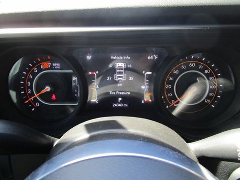 Used 2024 Jeep Wrangler Unlimited Sahara AWD/4WD image 22