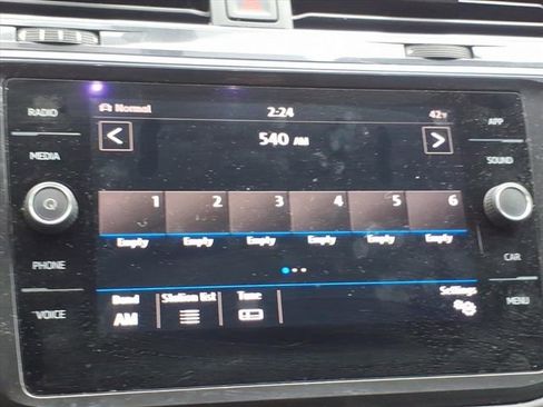 Used 2018 Volkswagen Tiguan SE w/ Panoramic Sunroof Package image 15