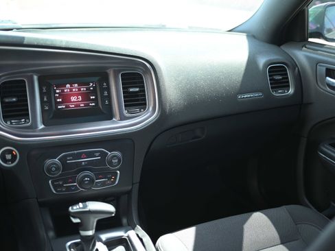 Used 2017 Dodge Charger SE RWD image 8