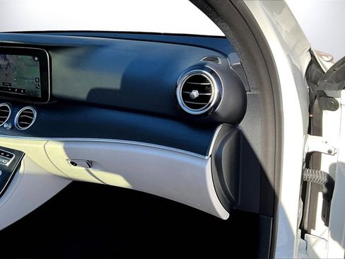 Used 2022 Mercedes-Benz E 350 Sedan image 20