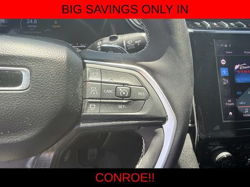 Used 2025 Jeep Grand Cherokee Altitude RWD image 15