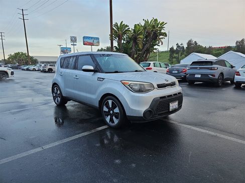 Used 2015 Kia Soul + w/ Audio Package image 3