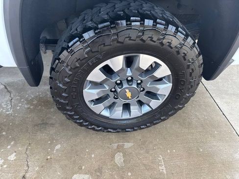 Used 2024 Chevrolet Silverado 2500 Custom w/ Z71 Off-Road Package AWD/4WD image 26