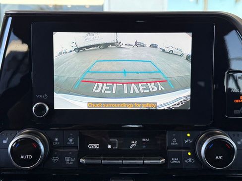 Certified 2023 Toyota Highlander XLE image 31