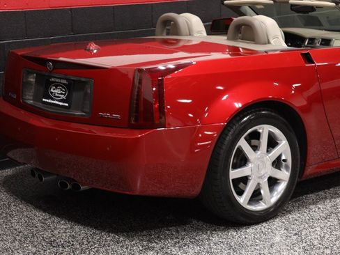 Used 2005 Cadillac XLR RWD image 9