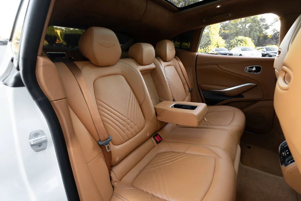 Used 2022 Aston Martin DBX AWD/4WD image 50
