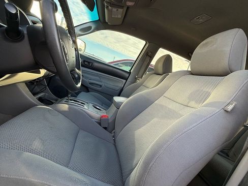 Used 2011 Toyota Tacoma 4x4 Double Cab w/ TRD Off-Road Pkg w/JBL Audio image 10