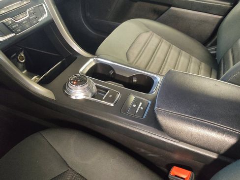 Used 2019 Ford Fusion SE image 26