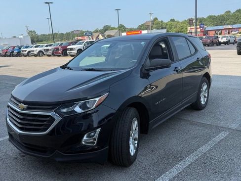 Used 2020 Chevrolet Equinox LS w/ LS Convenience Package FWD image 6