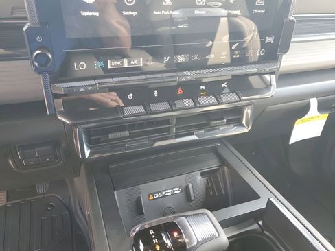 New 2026 GMC Hummer EV 4x4 Crew Cab image 37