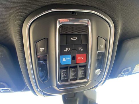 Certified 2024 Jeep Grand Cherokee L Limited w/ Luxury Tech Group II image 25