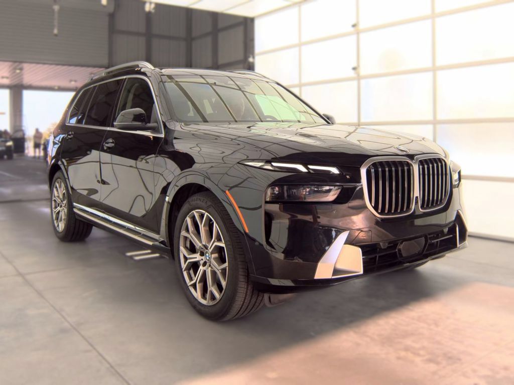 Used 2026 BMW X7 xDrive40i AWD/4WD image 4