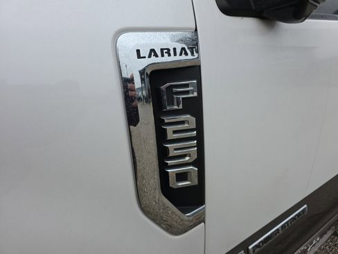 Used 2019 Ford F250 Lariat w/ Lariat Ultimate Package image 9
