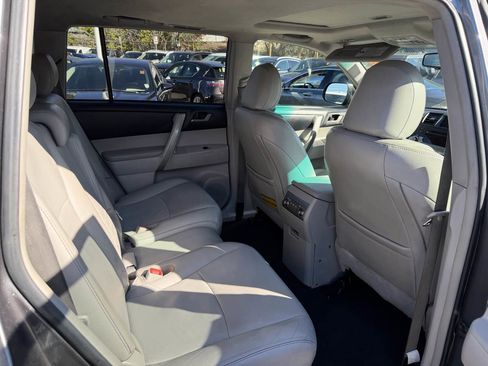 Used 2012 Toyota Highlander SE image 14