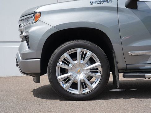 Certified 2025 Chevrolet Silverado 1500 High Country w/ High Country Premium Package AWD/4WD image 11