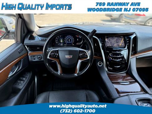 Used 2018 Cadillac Escalade Luxury AWD/4WD image 30