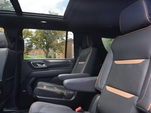 Used 2023 GMC Yukon XL AT4 w/ AT4 Premium Plus Package AWD/4WD image 16