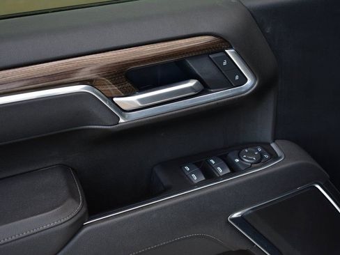 Used 2025 Chevrolet Silverado 1500 LT image 17