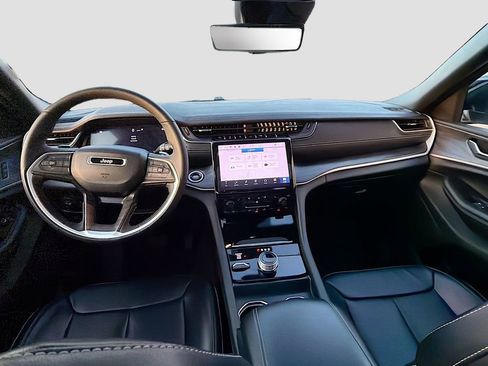 Used 2024 Jeep Grand Cherokee L Limited w/ Luxury Tech Group II image 16