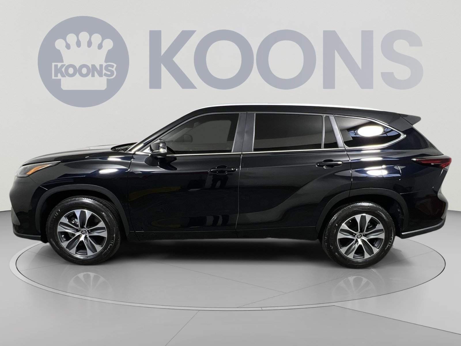 Used 2024 Toyota Highlander XLE FWD image 7