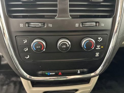 Used 2014 RAM C/V Tradesman image 21