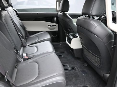 Used 2024 Kia Carnival EX FWD image 32
