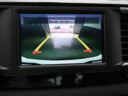 Used 2022 Chrysler Voyager LX FWD image 41