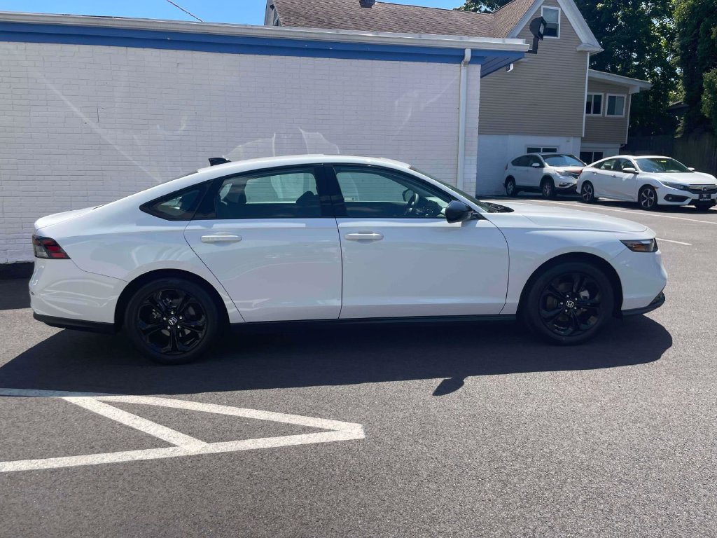 Certified 2025 Honda Accord SE image 4