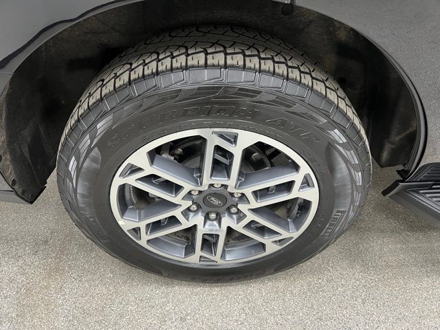 Used 2025 Ford Expedition Active AWD/4WD image 17