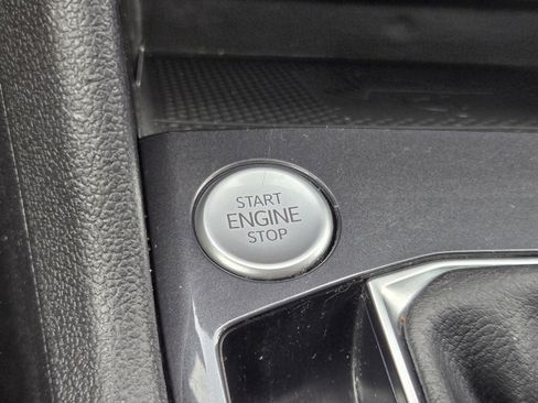 Used 2022 Volkswagen Tiguan SE AWD/4WD image 17