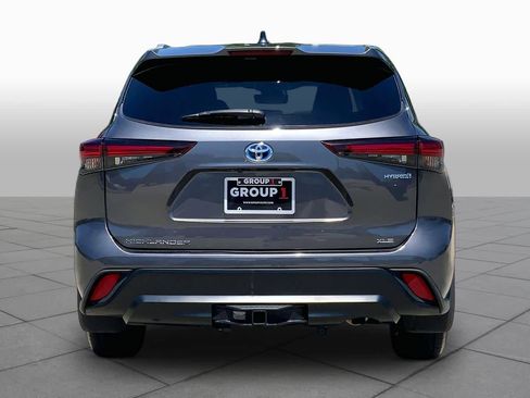 Used 2024 Toyota Highlander XLE FWD image 5