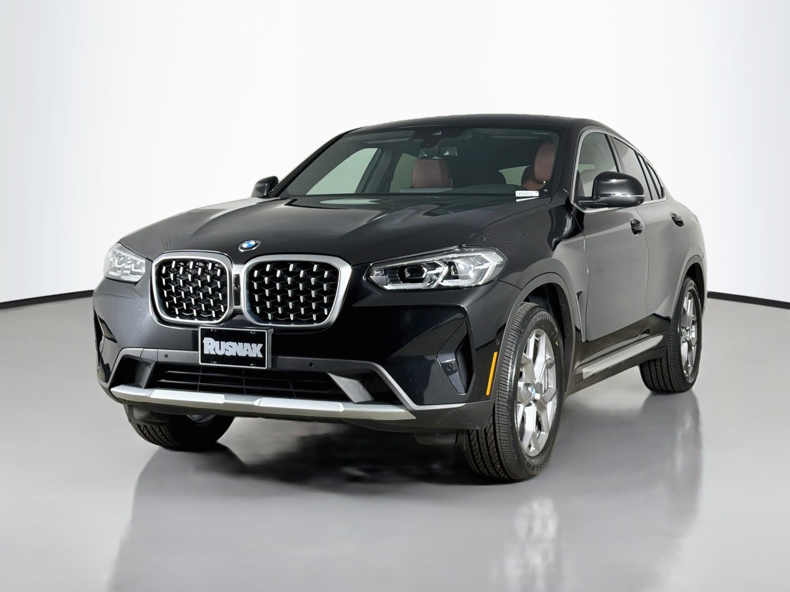 Certified 2024 BMW X4 xDrive30i w/ Premium Package AWD/4WD image 3