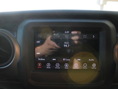 Certified 2021 Jeep Gladiator Sport image 19