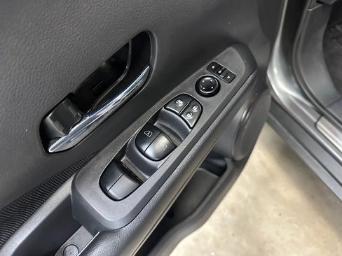 Used 2021 Nissan Kicks SV w/ Interior Electronics Package FWD image 7