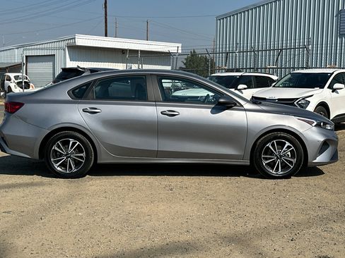 Used 2024 Kia Forte LXS FWD image 3