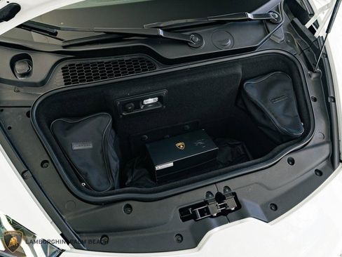 Used 2021 Lamborghini Huracan EVO image 24