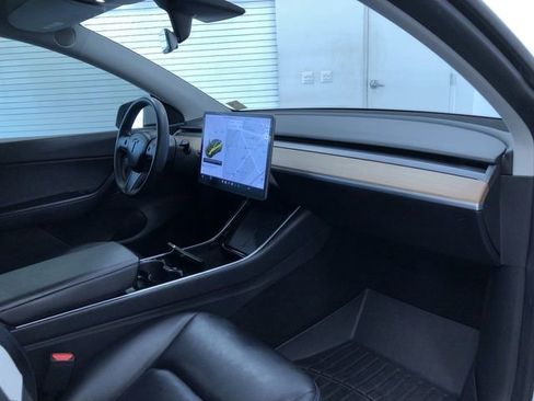 Used 2021 Tesla Model Y Long Range AWD/4WD image 23