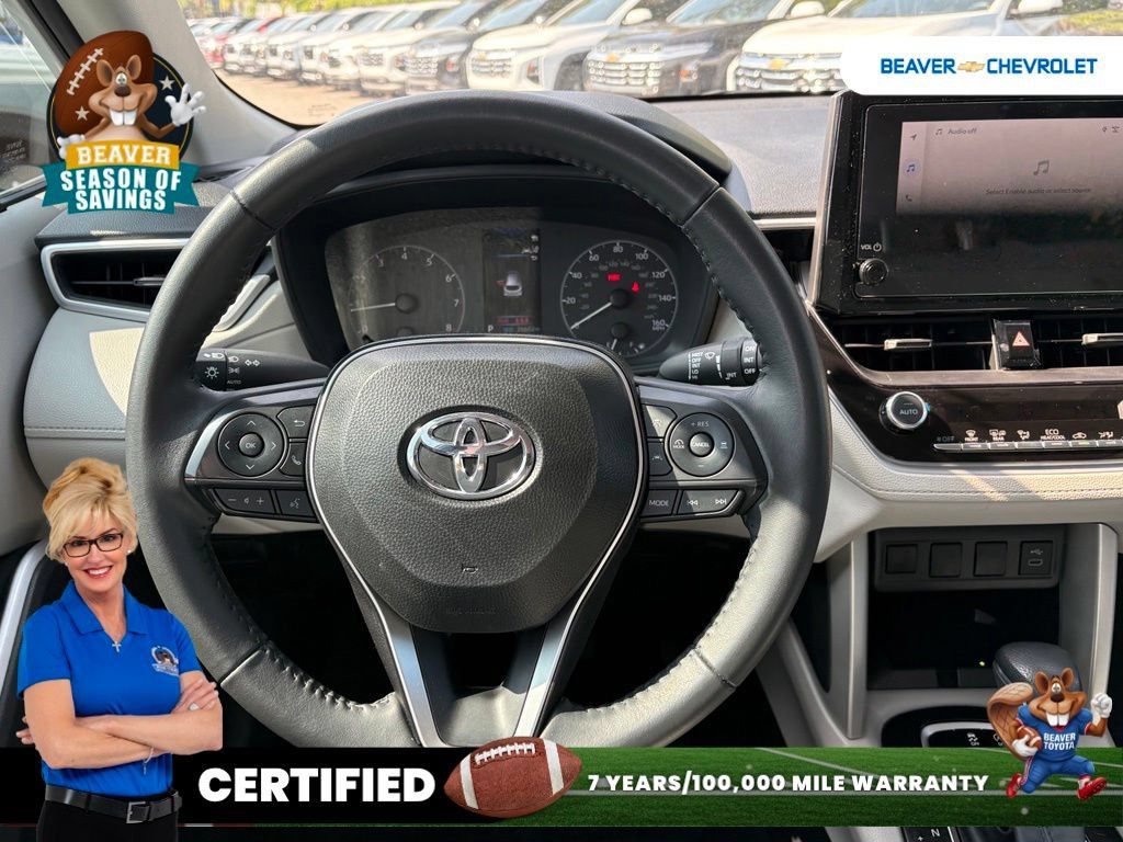 Used 2025 Toyota Corolla Cross LE FWD image 18