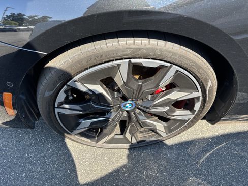 Used 2024 BMW i5 eDrive40i w/ Executive Package RWD image 13