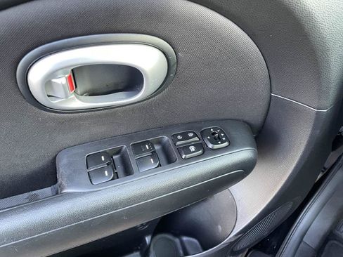 Used 2016 Kia Soul FWD image 22