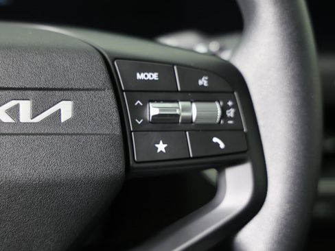 New 2025 Kia K4 LXS image 13