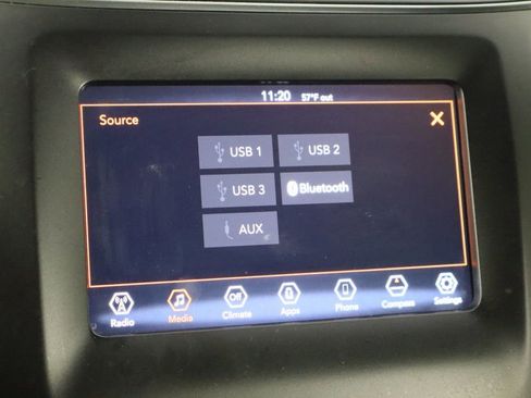 Used 2020 Jeep Cherokee Latitude Plus image 34