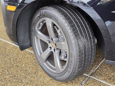 Used 2025 Porsche Macan image 2