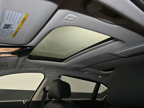 Used 2016 BMW 750i xDrive image 17